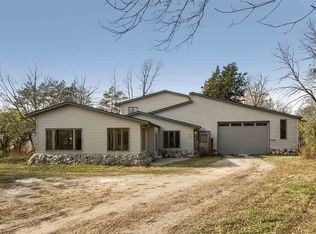 4040 Vista Rd, Ely, IA 52227