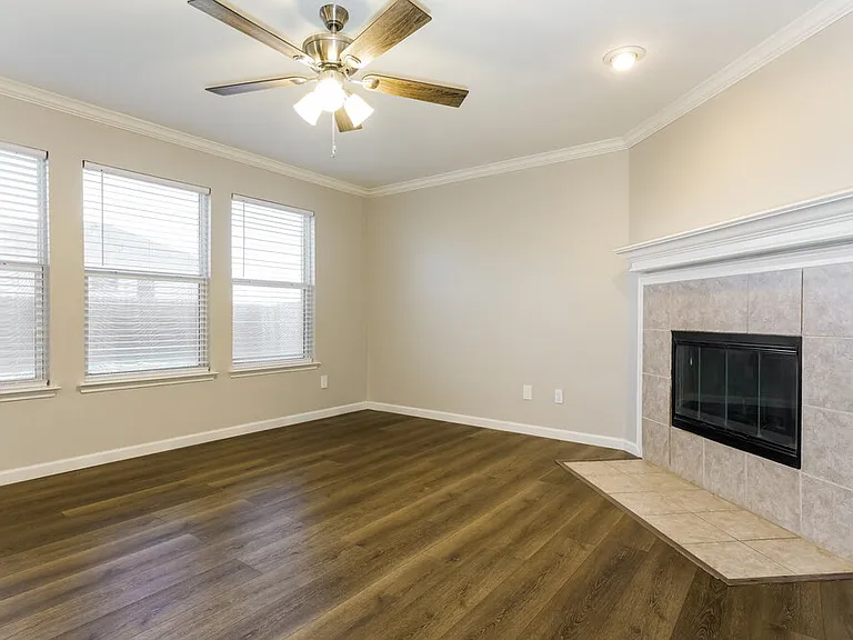 1326 Burleson St — Photo 7
