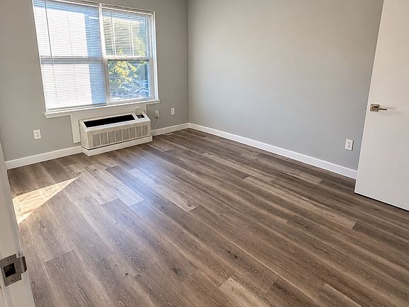 3rd image of 169 16th Ave #5