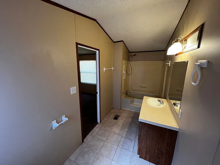 3900 Weston St — Photo 10