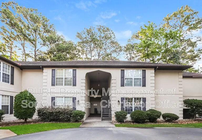 208 Pipers Ln #208 — Photo 3