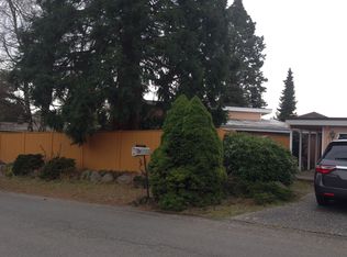 9715 NE 15th St, Clyde Hill, WA 98004