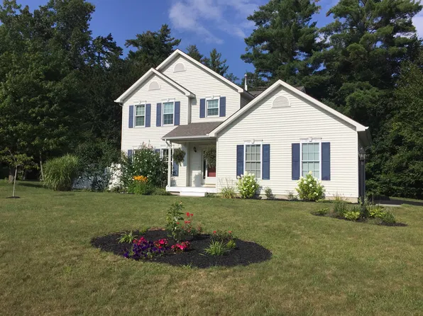 54 Whitney Rd S, Saratoga Springs, NY 12866