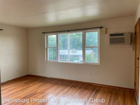 3rd image of 71 Hillside Cir APT 3