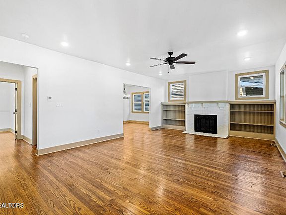 4th image of 2822 Linden Ave