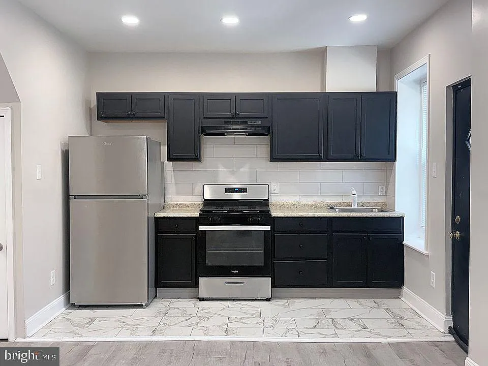 4 bed, 1.0 bath, 1180 sqft, $1,750 — Photo 4