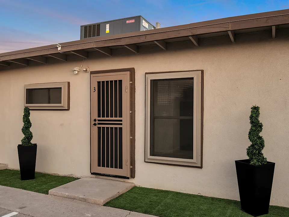 1108 S 33rd AVE, Phoenix, AZ 85009