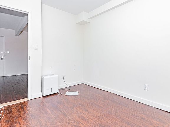 5th image of 286 Stanhope St #5DD
