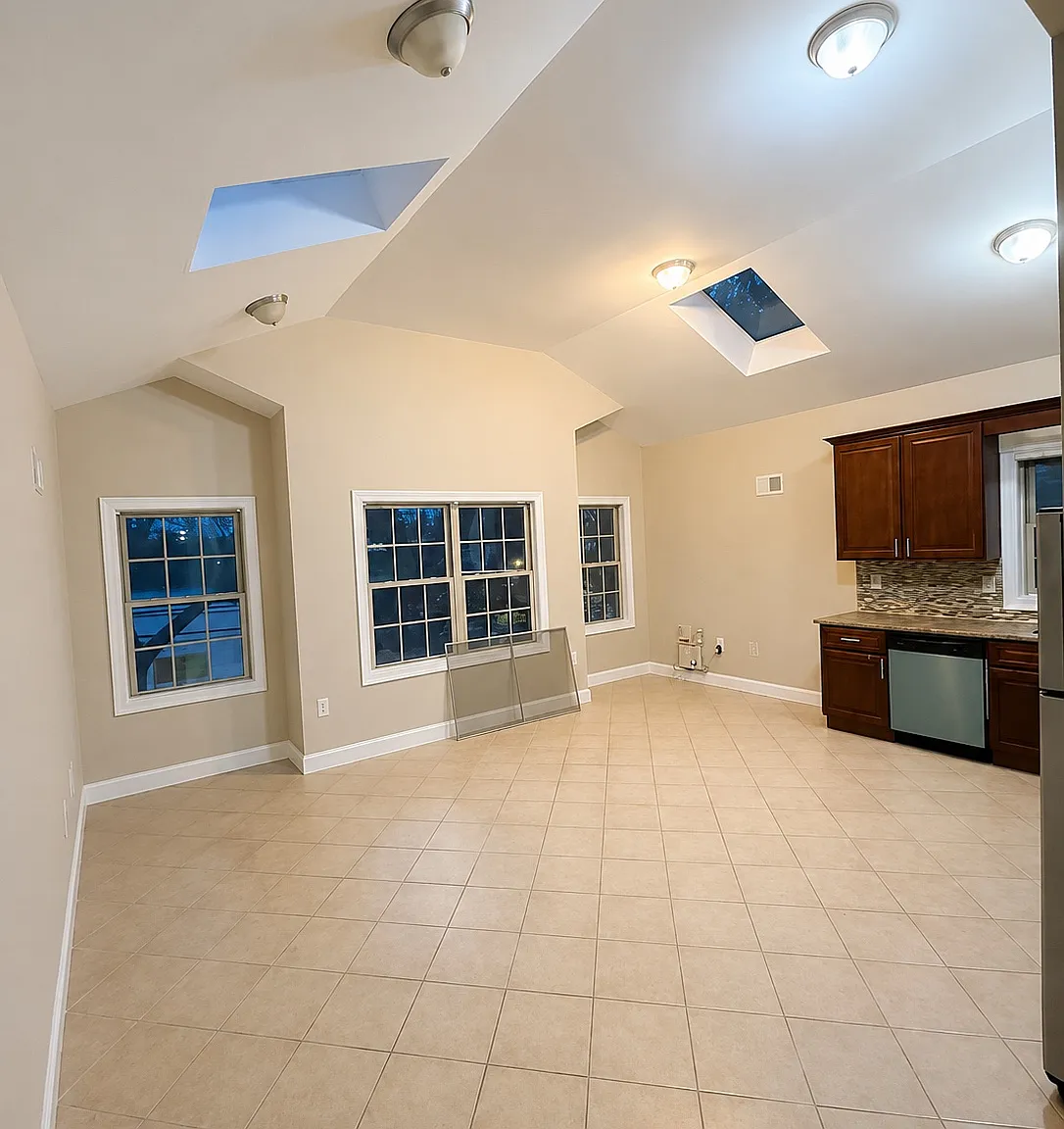 4 bed, 1400 sqft, $4,099 — Photo 3