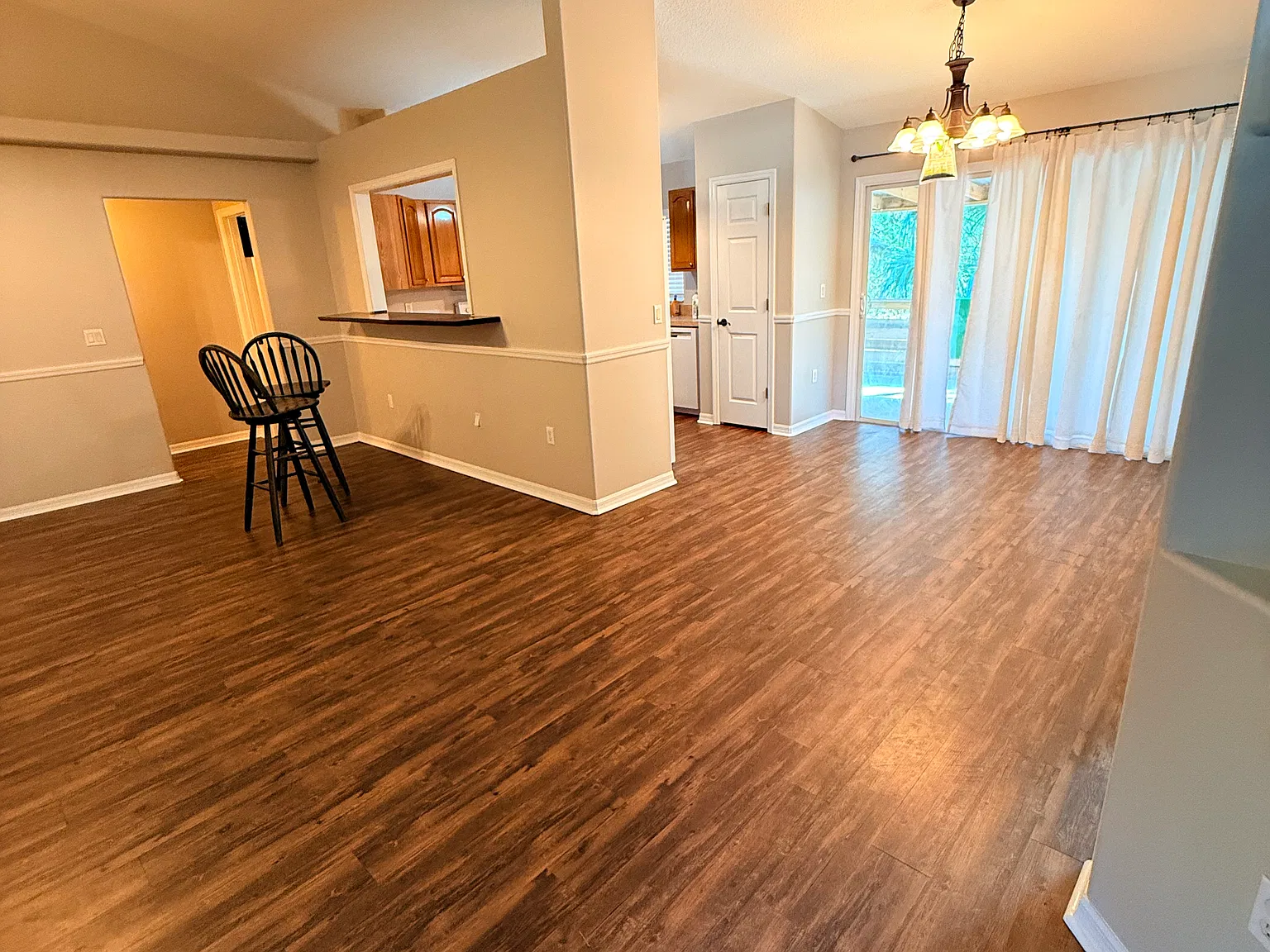 3 bed, 1405 sqft, $1,700 — Photo 3