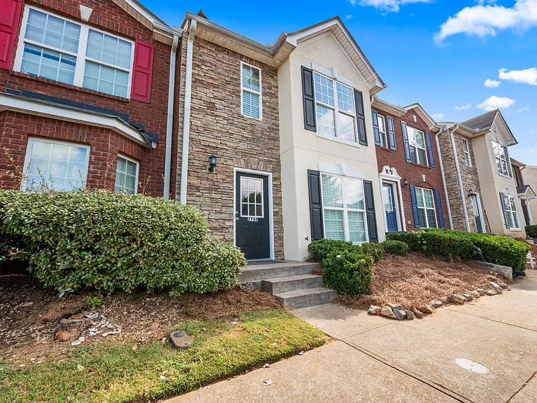 2754 Valley Green Dr — Photo 1