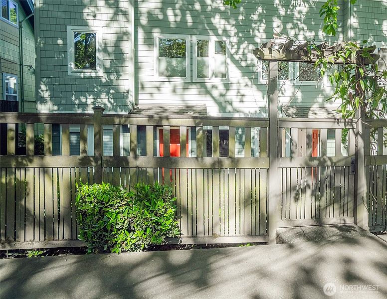 3rd image of 205 27th Avenue S #205