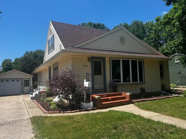 915 N 13th St, Estherville, IA 51334