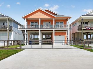 1505 S Live Oak St, Rockport, TX 78382