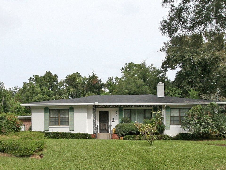 847 N Alhambra Dr