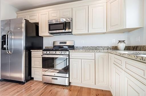 5th image of 130 S Park St #130
