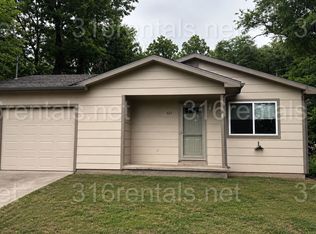 421 E 15th Ave, Augusta, KS 67010