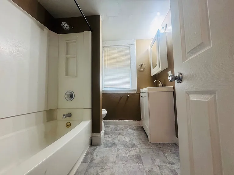 1056 E 99 ST. Cleveland, OH 44108 — Photo 6