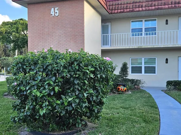 45 Woodland Drive #104, Vero Beach, FL 32962