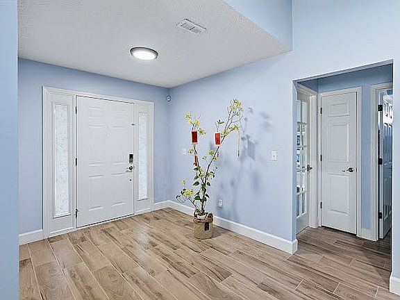3rd image of 1886 Willesdon Dr W