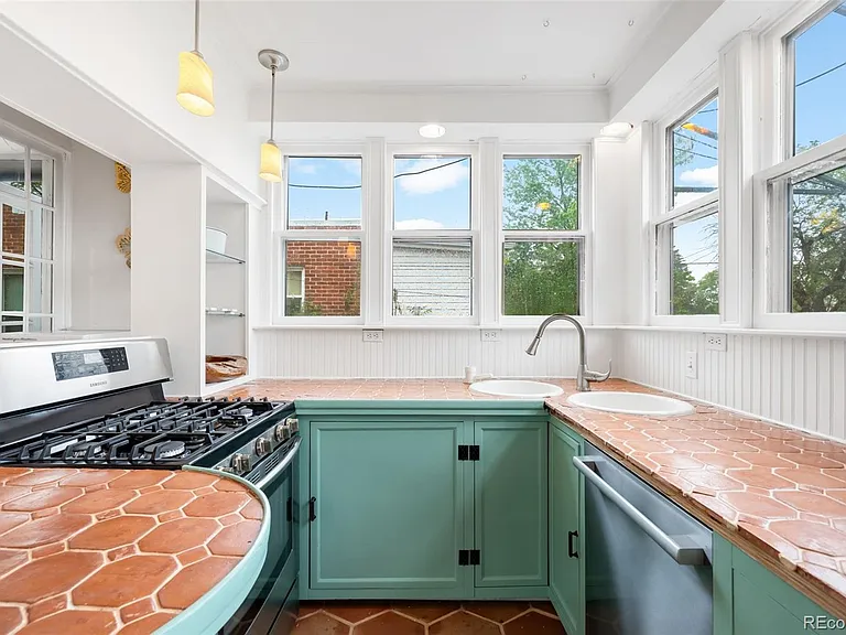 4424 W Hayward Pl — Photo 9