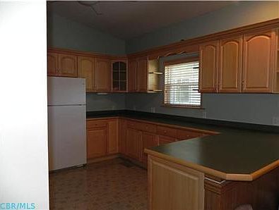 5th image of 183 E Pearl St