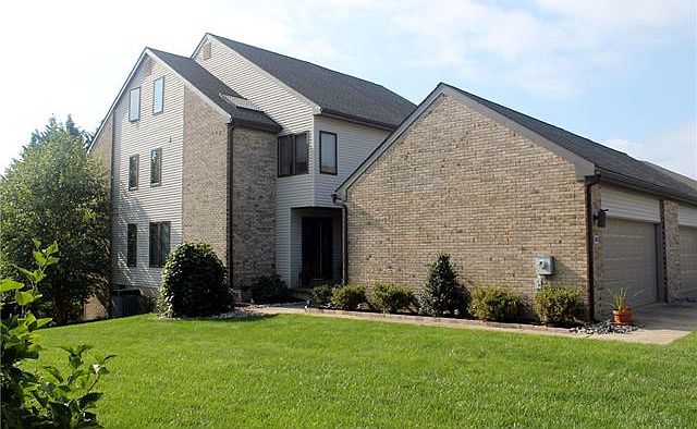 beautiful end unit on very private lot