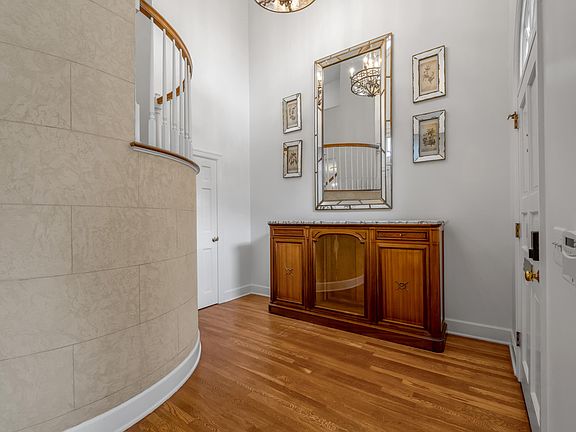 5th image of 400 Redding Rd APT 16