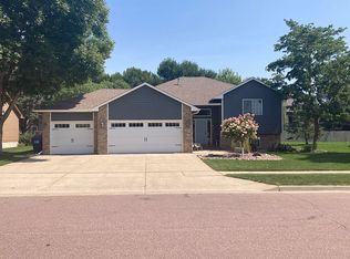 5104 S Glenview Rd, Sioux Falls, SD 57108