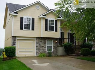 1307 NW Ashley Ln, Grain Valley, MO 64029