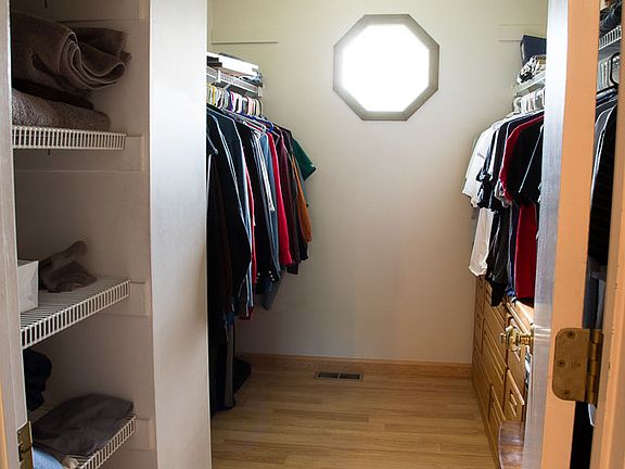 Master Bed Walk-in Closet