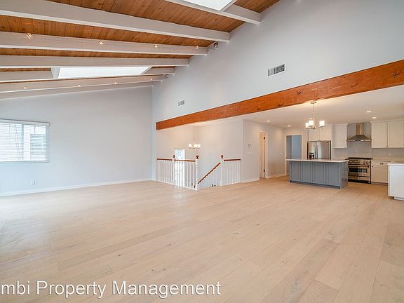 5th image of 613 N Valley Dr