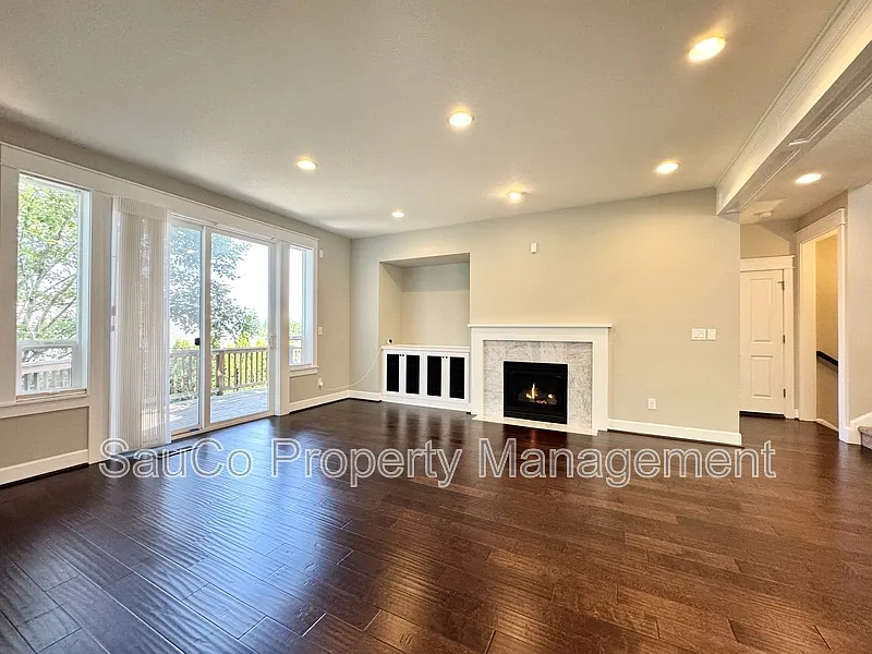 4 bed, 3.5 bath, 3286 sqft, $4,150 — Photo 3