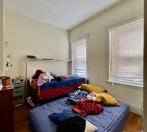 3rd image of 112 Queensberry St #2