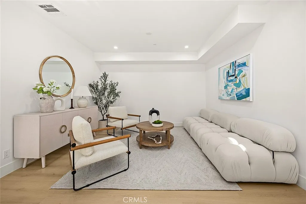 3 bed, 1692 sqft, $5,200 — Photo 4