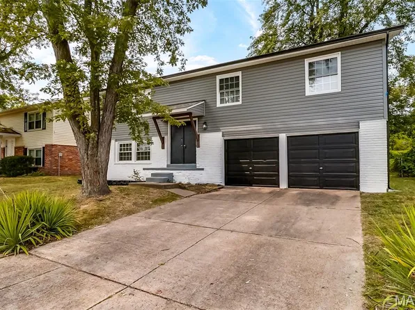 2437 Periwinkle Ct, Florissant, MO 63031