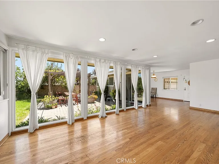 1033 S Isabella Ave — Photo 28