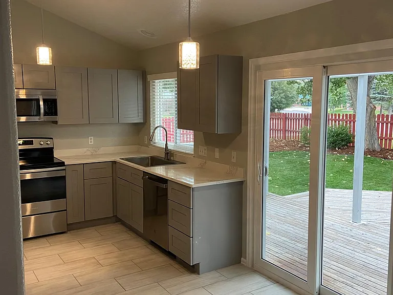 885 Parthenon Ct — Photo 3