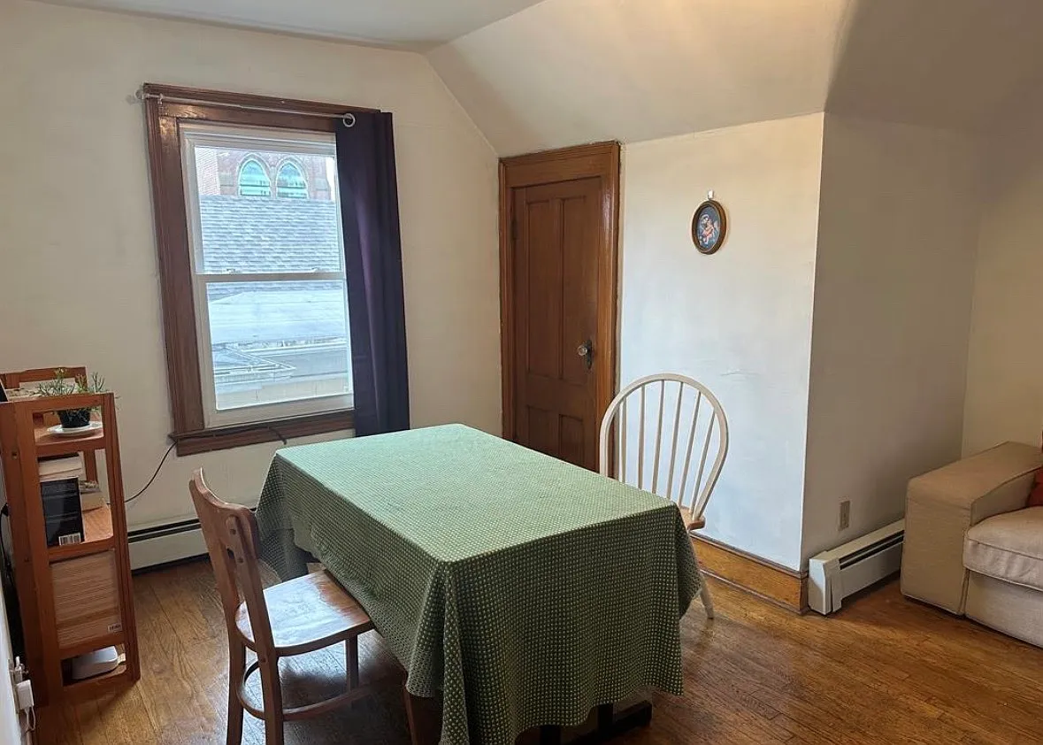 2 bed, 850 sqft, $1,900 — Photo 3