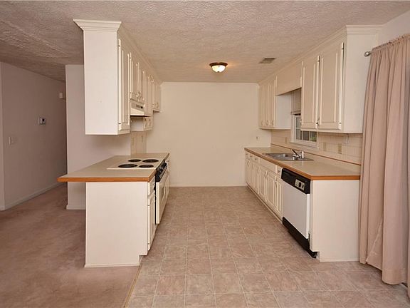 3rd image of 230 River Oak Dr