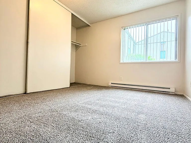 Sunnyside Village Apartments — Photo 17