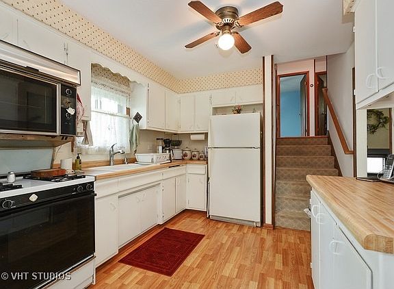 3rd image of 9136 W 145th St