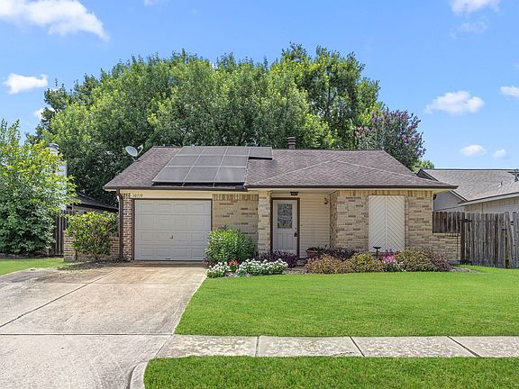 2nd image of 10719 Lakewood Oaks Dr