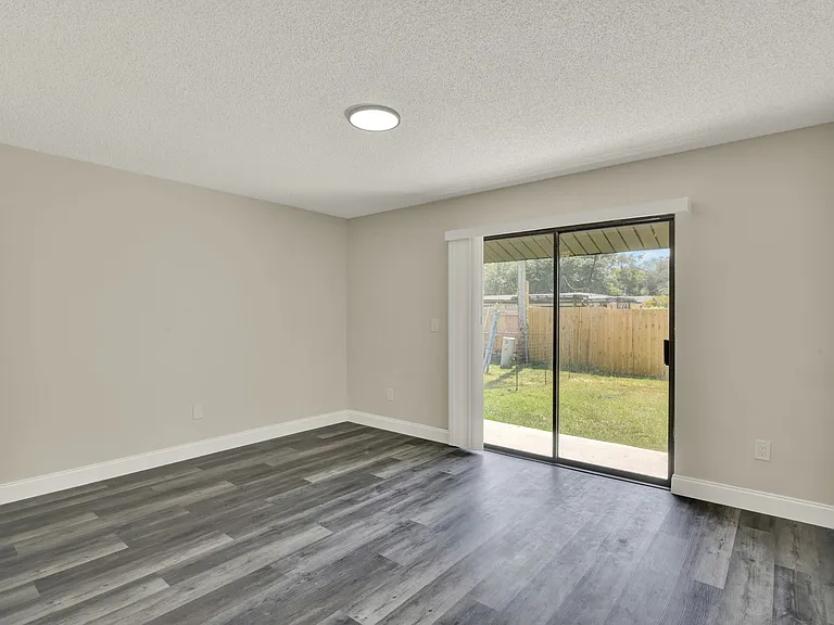 120 W Towne Pl — Photo 9