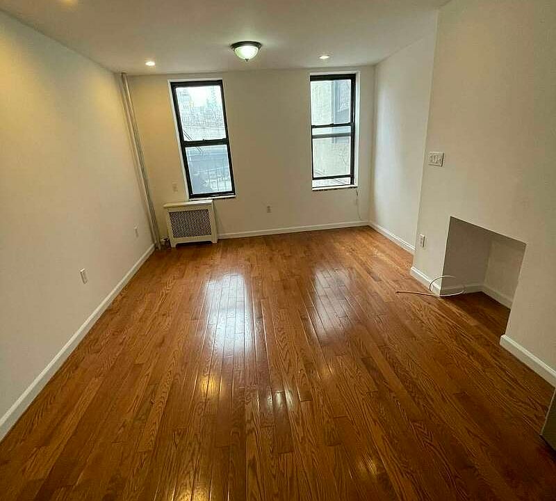 1st image of 9 Eldridge St APT 4