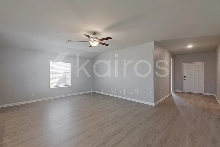 4 bed, 2.0 bath, 1802 sqft, $1,945 — Photo 2