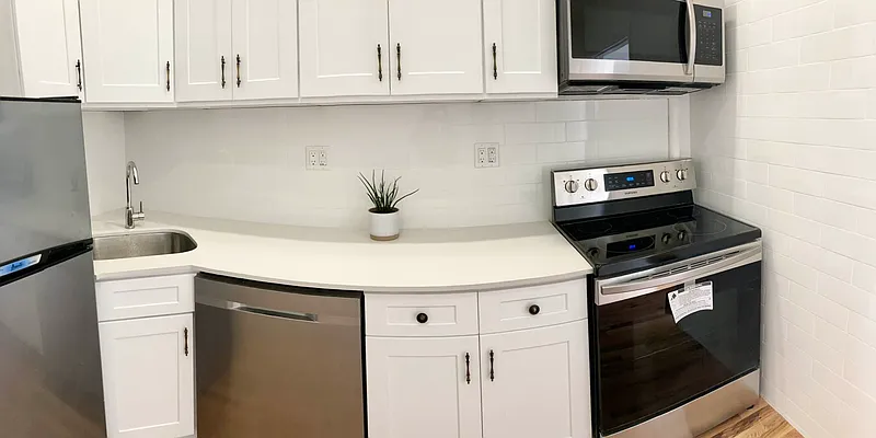 Rented by Brooklyn Real Estate Services | media 9