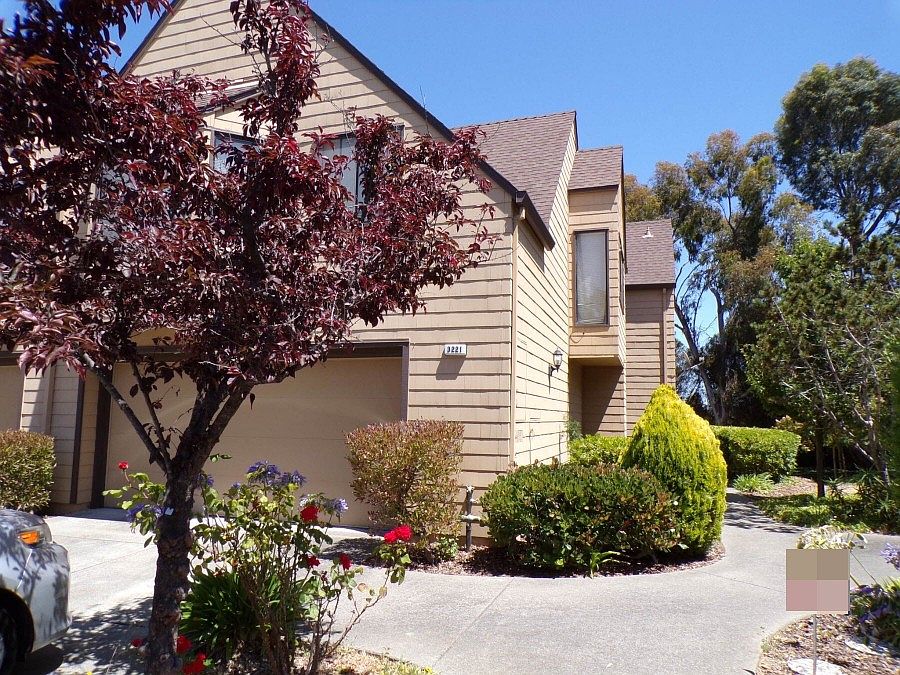 2nd image of 3221 Southridge Dr