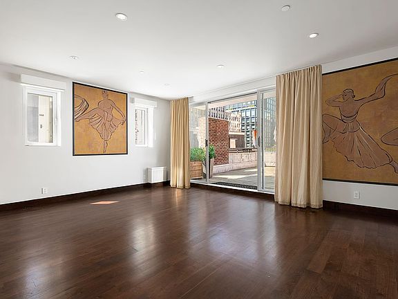 3rd image of 554 Broome St Unit Penthouse