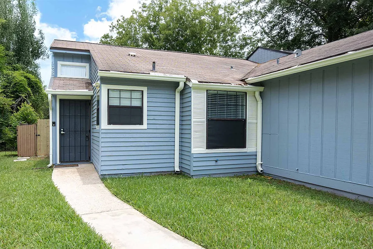 Building Photo - 3223 Albert Dr #1